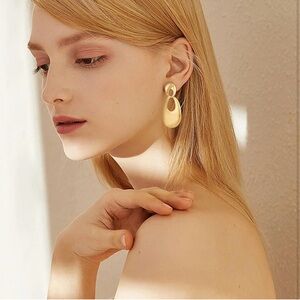 Elegant Gold Drop Earrings